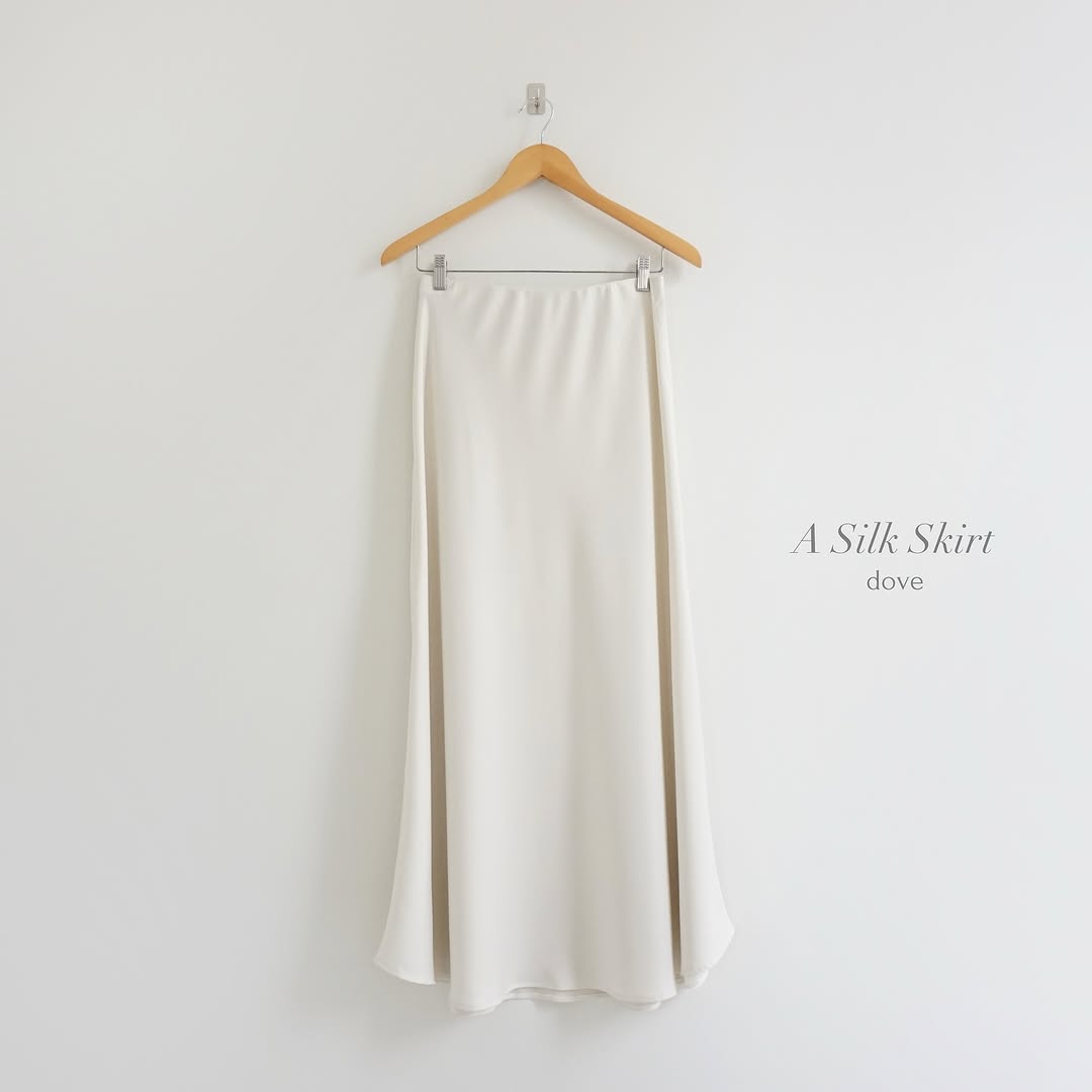 DOVE WHITE| SATIN MIDI SKIRT